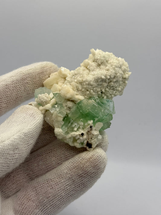 GREEN APOPHYLLITE MORDENITE AND SCOLECITE - MAHAHASHTRA, INDIA