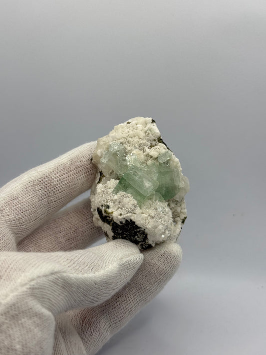 GREEN APOPHYLLITE, MORDENITE AND SCOLECITE - JALGAOW DISTRICT, INDIA