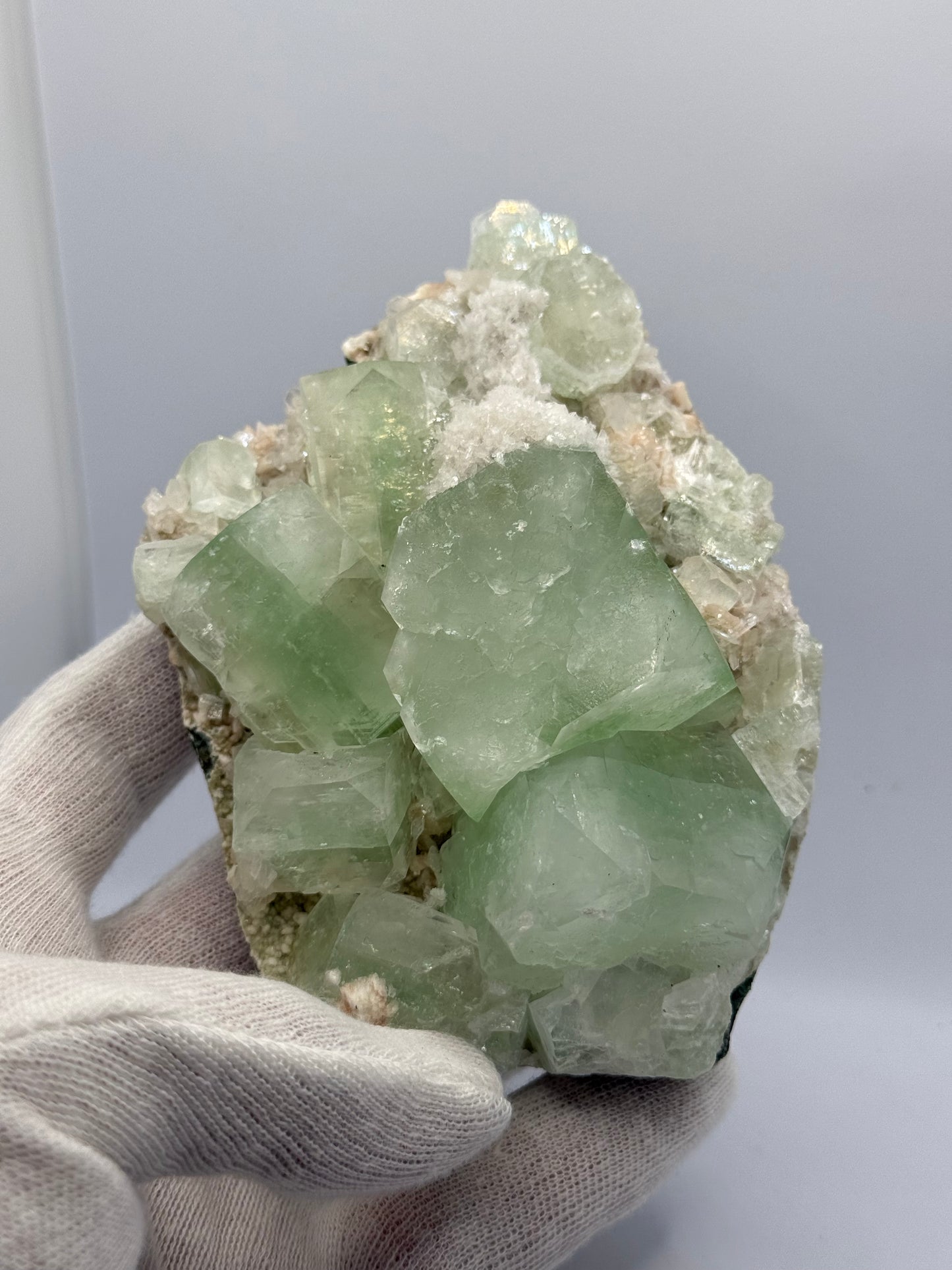 GREEN APOPHYLLITE, MORDENITE AND SCOLECITE - JALGAOW DISTRICT, INDIA