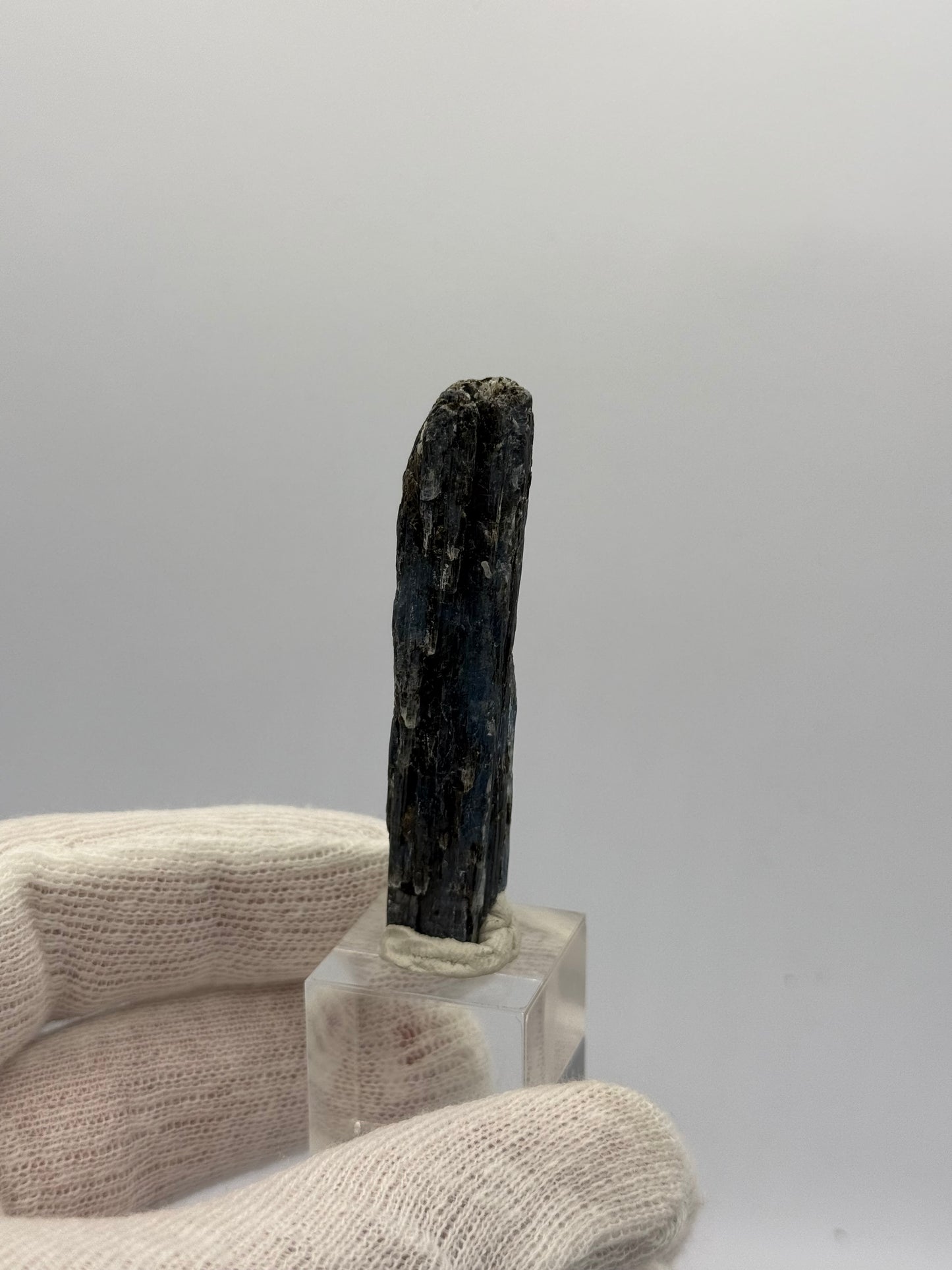 OCEAN KYANITE - HARTS RANGE, NORTHERN TERRITORY