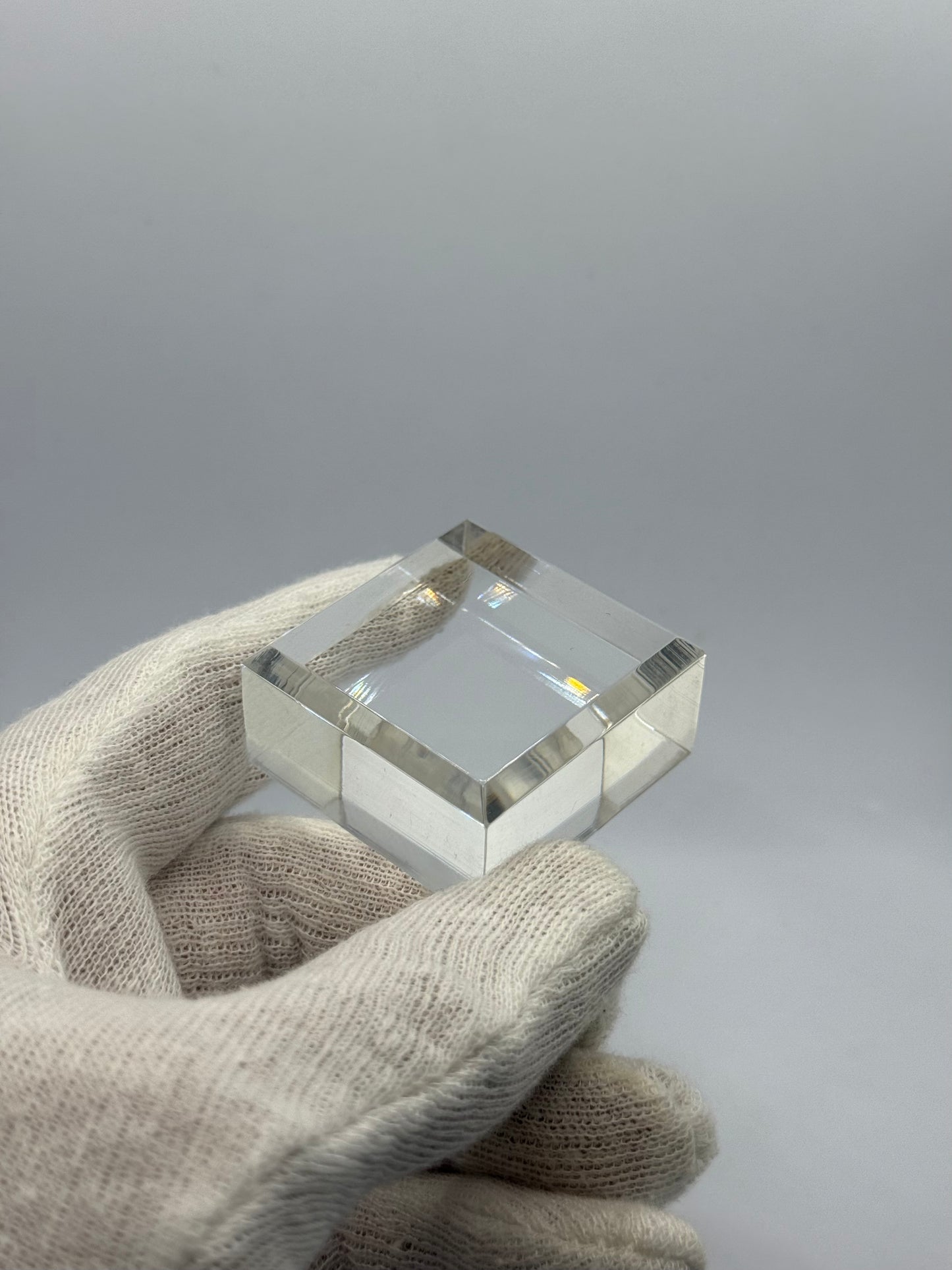 40mm x 40mm x 20mm BEVELED ACRYLIC MINERAL DISPLAY STAND