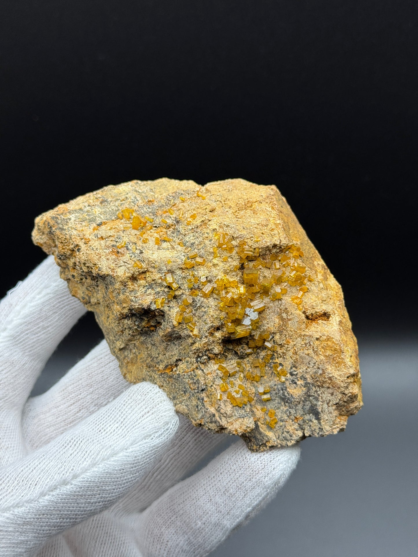 MIMETITE - PINGTOULING MINE (DASHUIHI MINE), GUANGDONG, CHINA