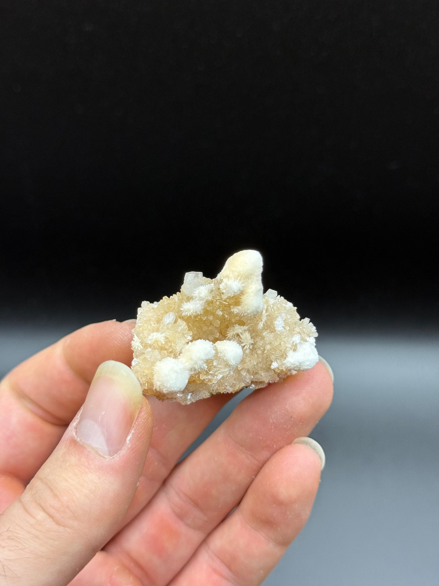 THOMPSONITE ON HEULANDITE - AURANGABAD DIVISION, MAHARASHTRA, INDIA