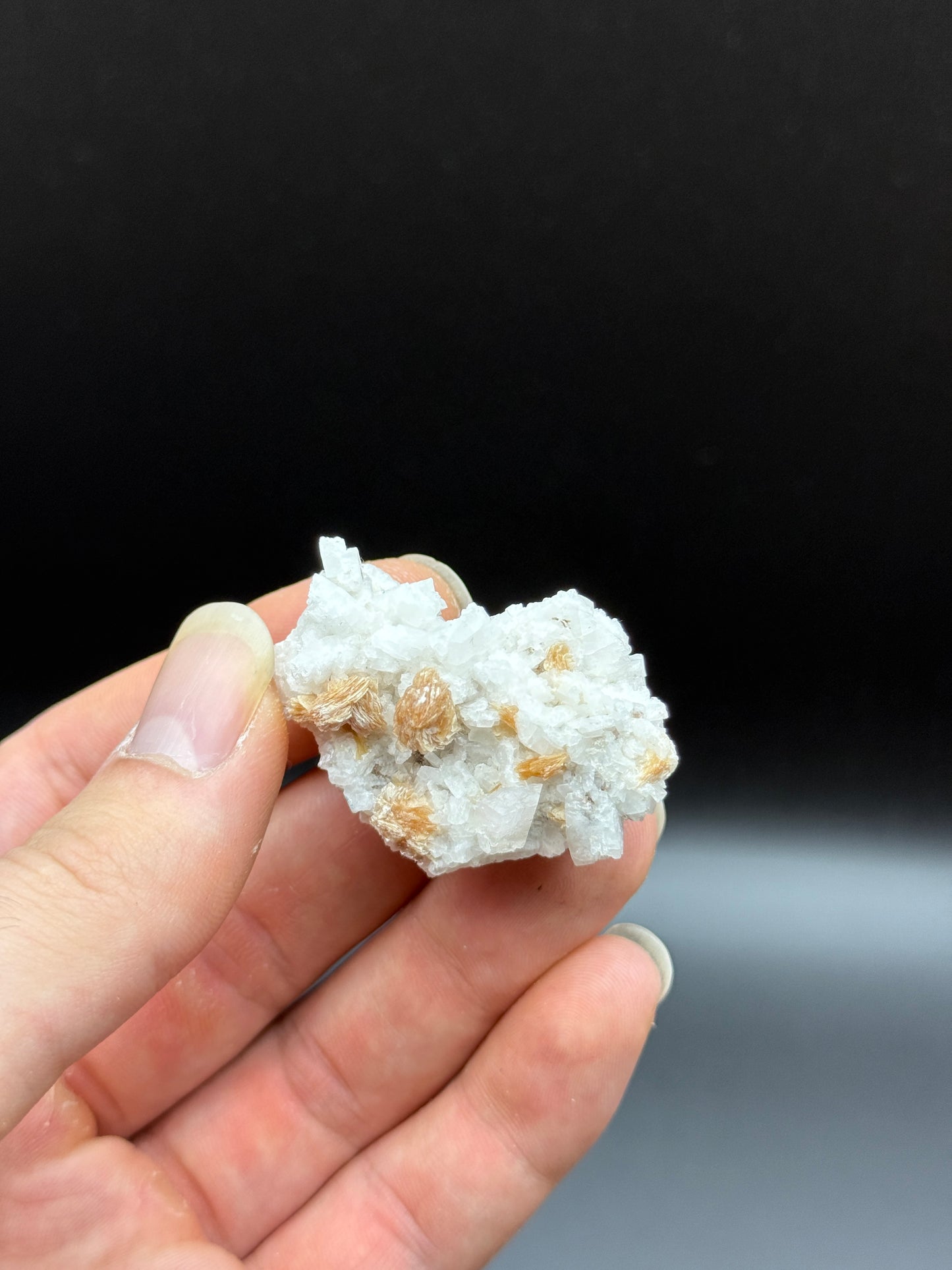 BERYL (VAR. GOSHENITE), MUSCOVITE & ALBITE - SHENGUS, ROUNDU DISTRICT, GILGIT-BALTISTAN, PAKISTAN