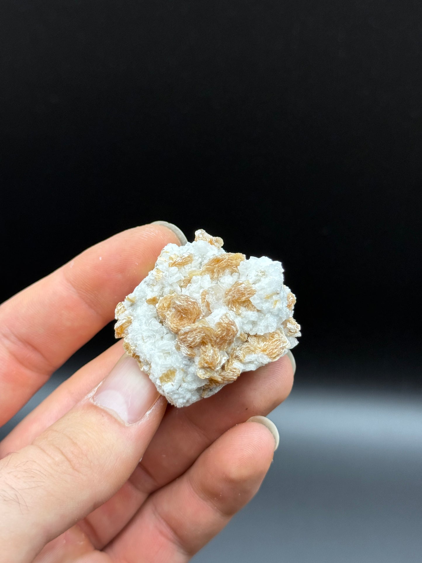 BERYL (VAR. GOSHENITE), MUSCOVITE & ALBITE - SHENGUS, ROUNDU DISTRICT, GILGIT-BALTISTAN, PAKISTAN